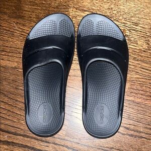 OOFOS Black Comfort Slides